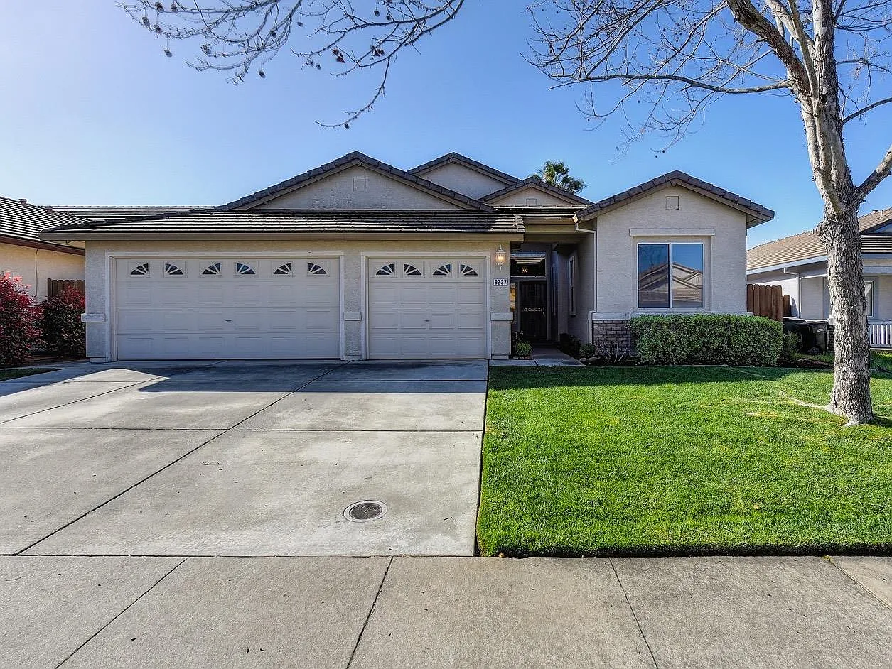 9237 Heathfield Way photo 1