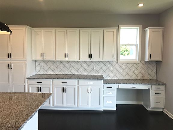 5th image of 602 Parkview Ct