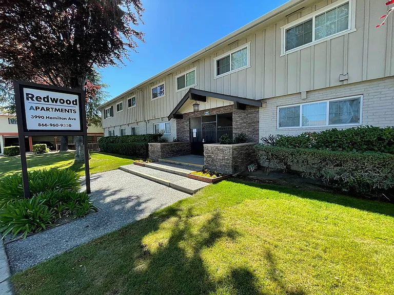 Redwood Apartments — Photo 7