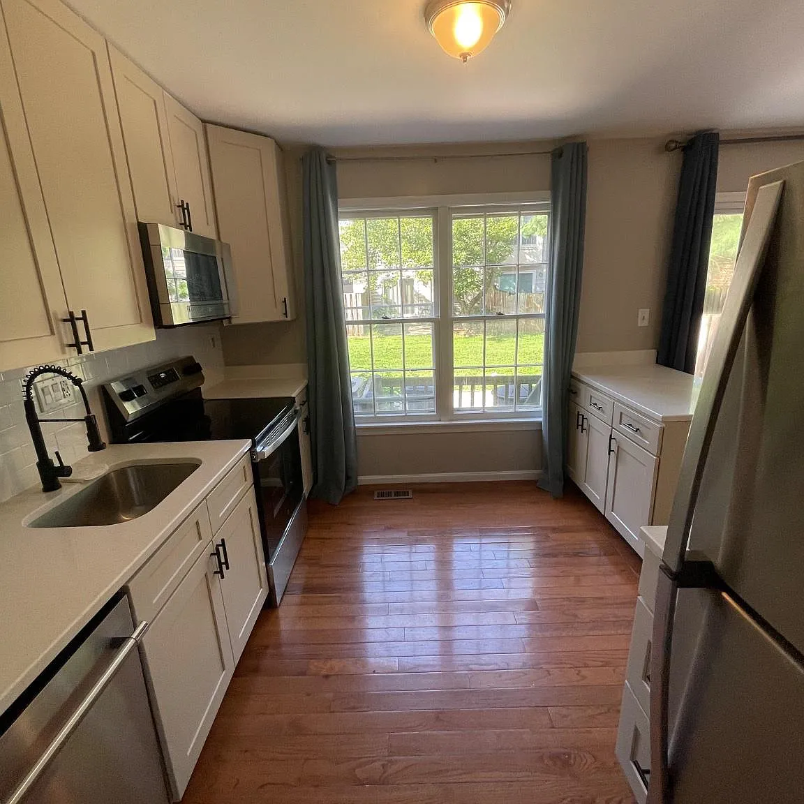4 bed, 3.0 bath, 1760 sqft, $2,850 — Photo 2