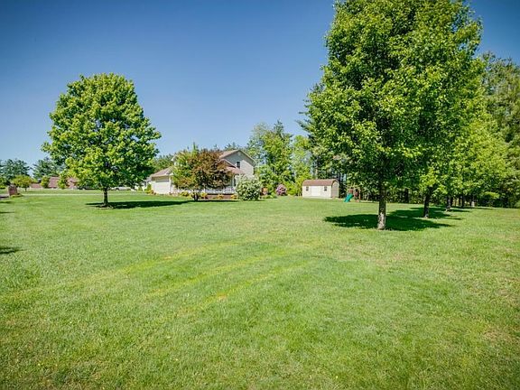5th image of 9785 Pine Cove Dr