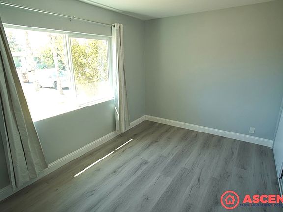 5th image of 3720 Apache Ave