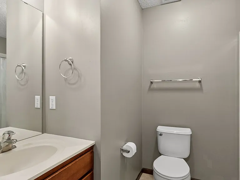 15424 Foster Dr N — Photo 28