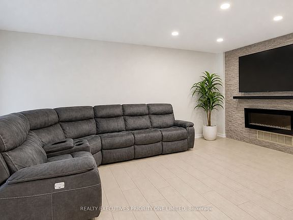5th image of 596 Napa Valley Ave