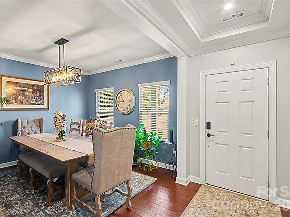 3rd image of 11140 Comiskey Ln
