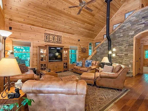 Living room w/rock wall