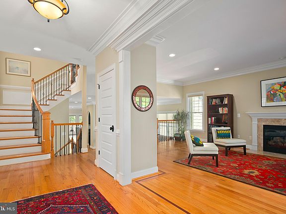 3rd image of 306-306B Pine St
