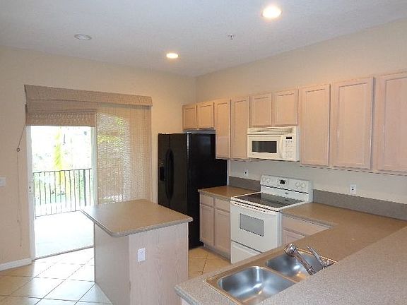 4th image of 2862 S Oasis Dr