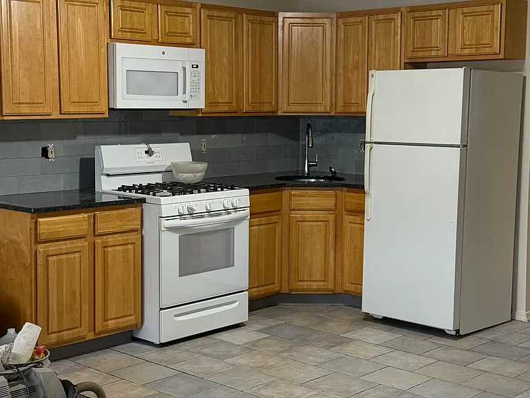 273 Centre Ave — Photo 3