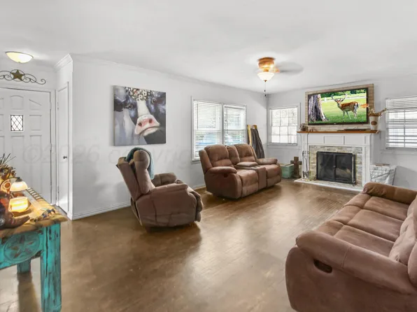 1404 Childress St, Wellington, TX 79095
