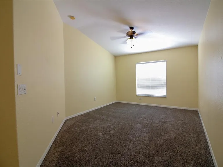 1702 Holton Rd — Photo 11