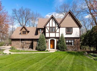 5544 Charter Oaks Dr, Bettendorf, IA 52722