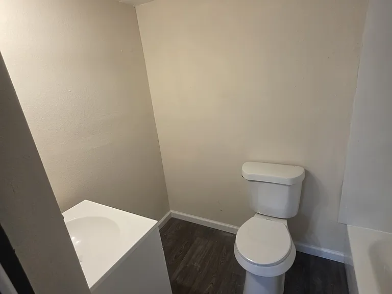 446 Lexington — Photo 5