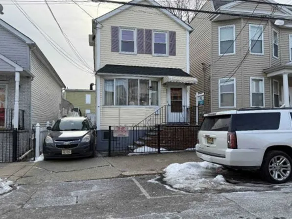 160 Tappan St, Kearny, NJ 07032