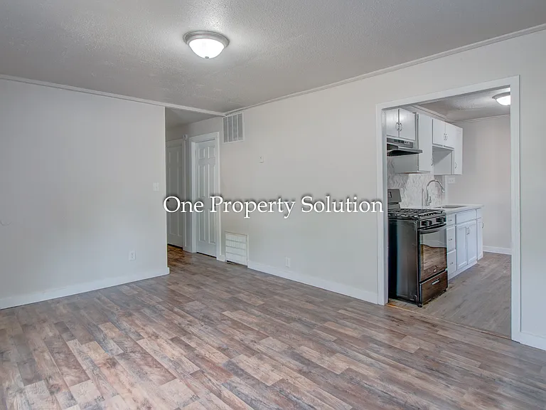 614 N Calumet Ave — Photo 8
