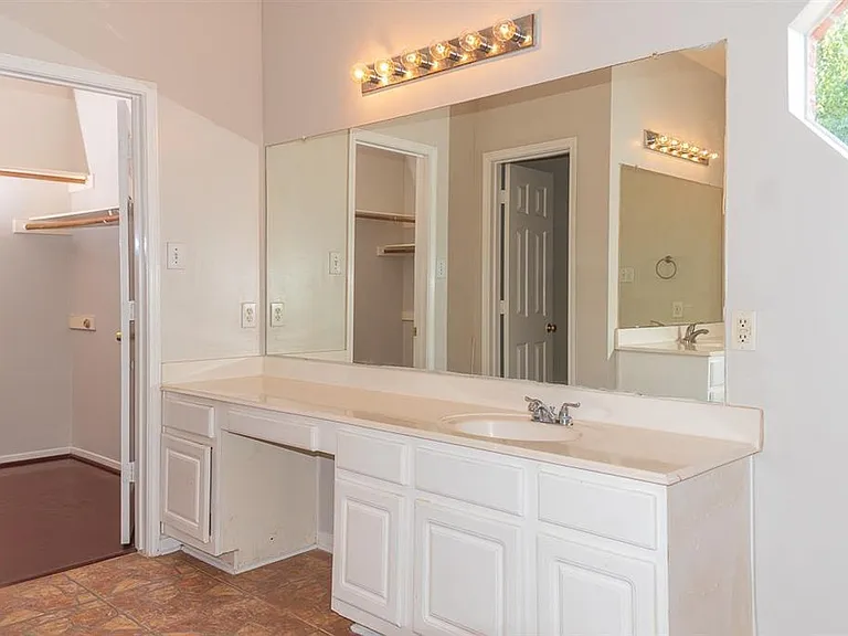15411 Seminole Canyon Dr — Photo 37