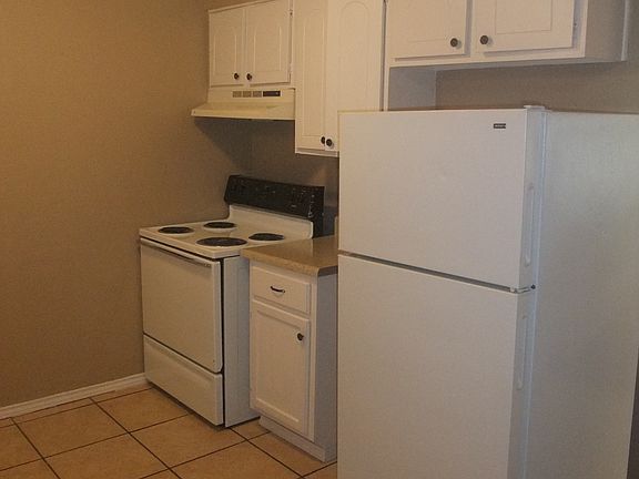 2nd image of 7207 Melrose Ln APT 28