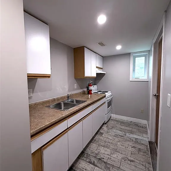 471 Randolph Ave — Photo 13