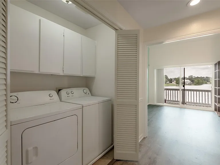208 Waters Edge — Photo 17
