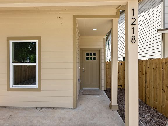 3rd image of 1218 ARANSAS AVE