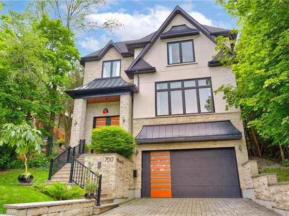 700 Hillcrest Rd, Pickering, ON L1W 2P1