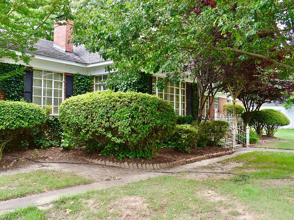 1st image of 203 W 8th St