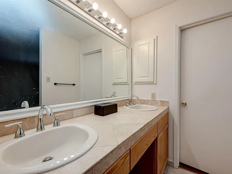 2915 Windchase Blvd — Photo 27