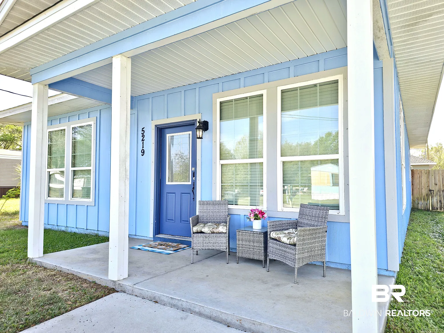 3 bed, 2.0 bath, 1200 sqft, $2,300 — Photo 2