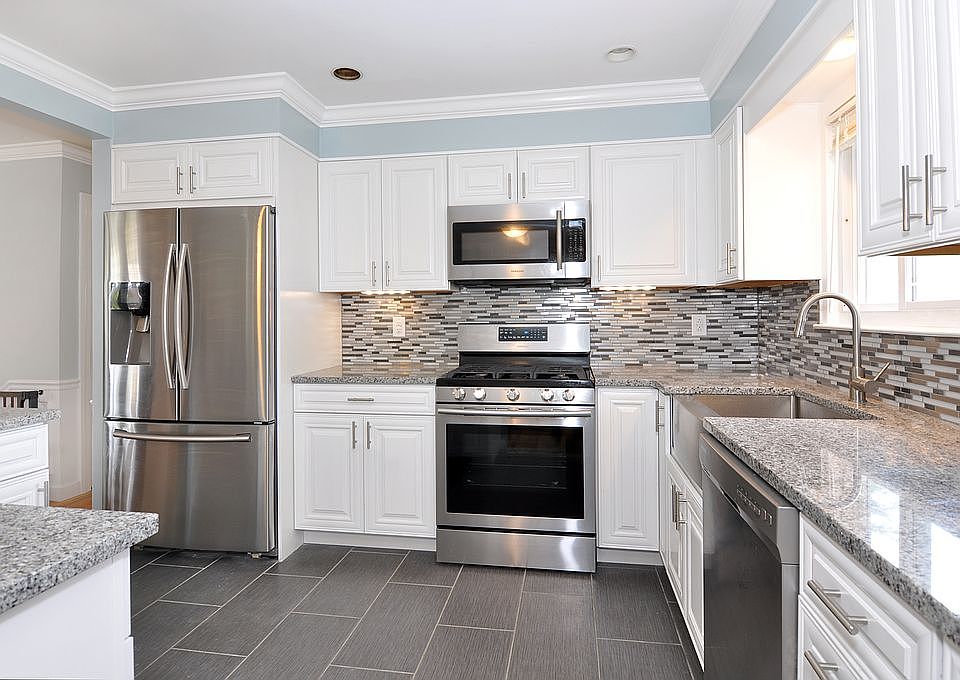 1st image of 7 Laurel Pl