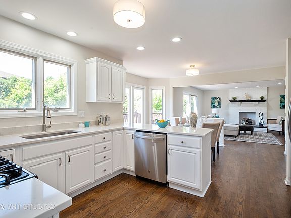 5th image of 513 E Noyes St