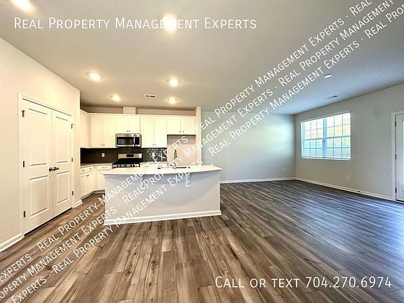 5th image of 14148 Castle Nook Dr