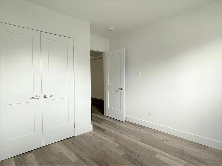 2901 Saint Clair Ave E — Photo 20