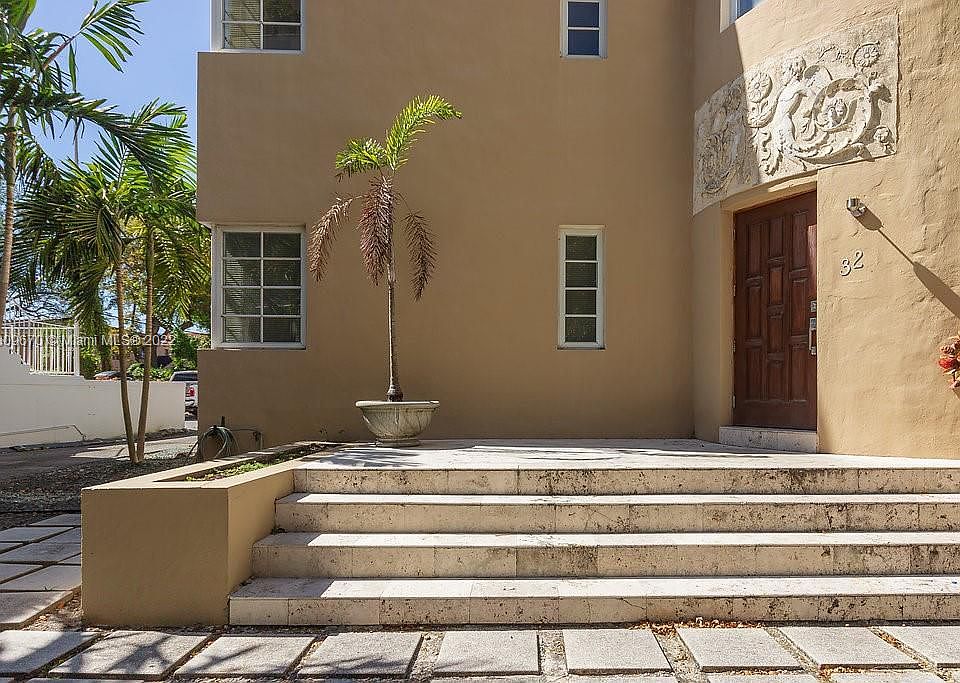 1st image of 32 Calabria Ave