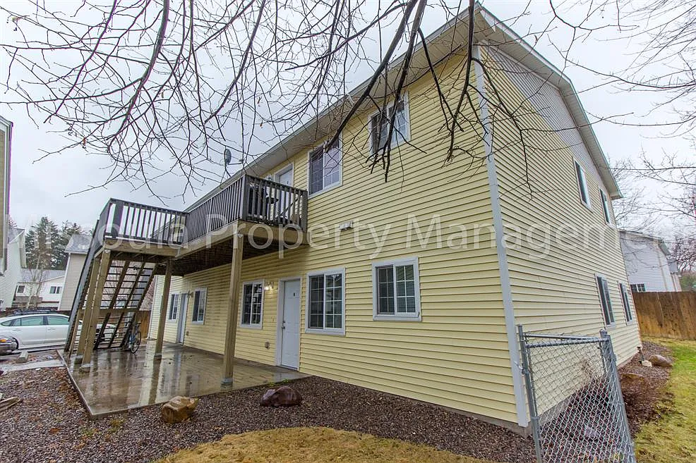 1224 Eaton — Photo 2