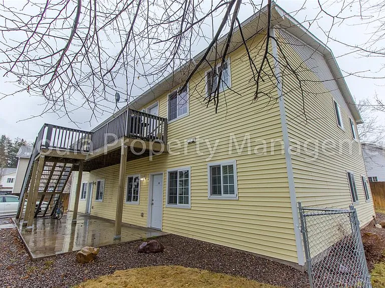 1224 Eaton — Photo 2