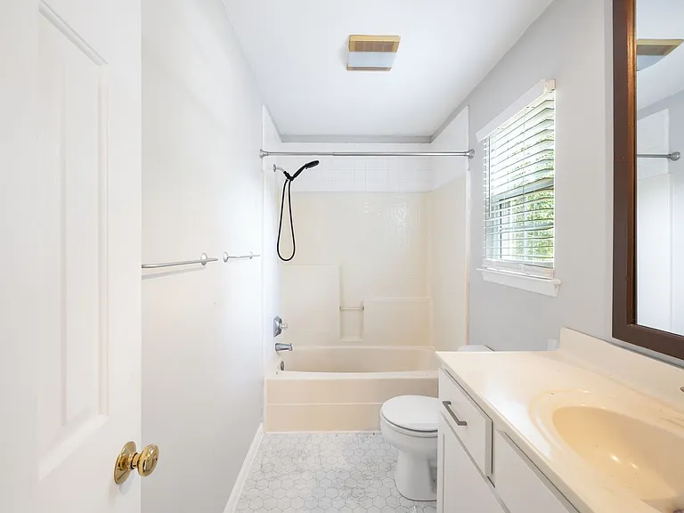 116 Hillside Ave — Photo 24