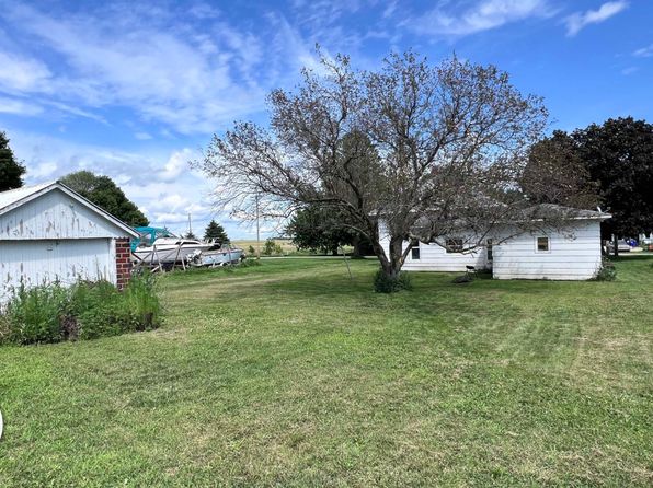 735 3rd St, Meservey, IA 50457