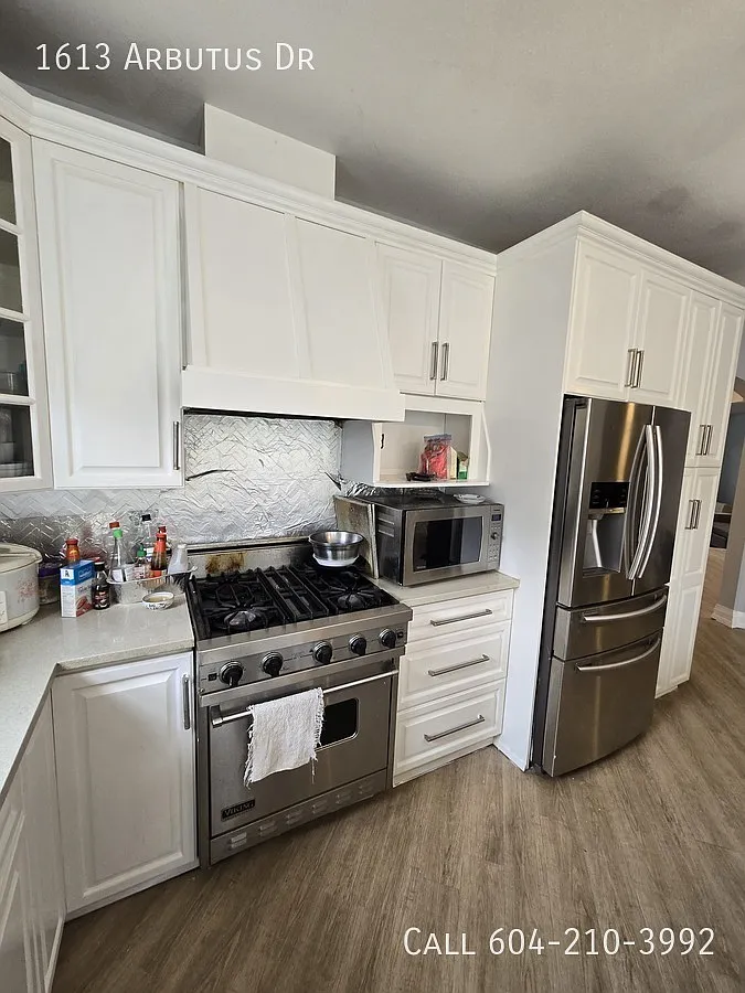 Spacious Home in Quiet Neighborhood — Photo 3