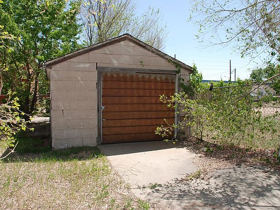Detached Garage