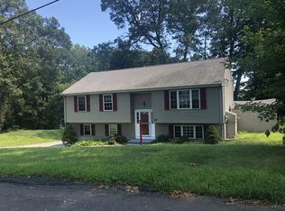 28 Clyde St, Blackstone, MA 01504