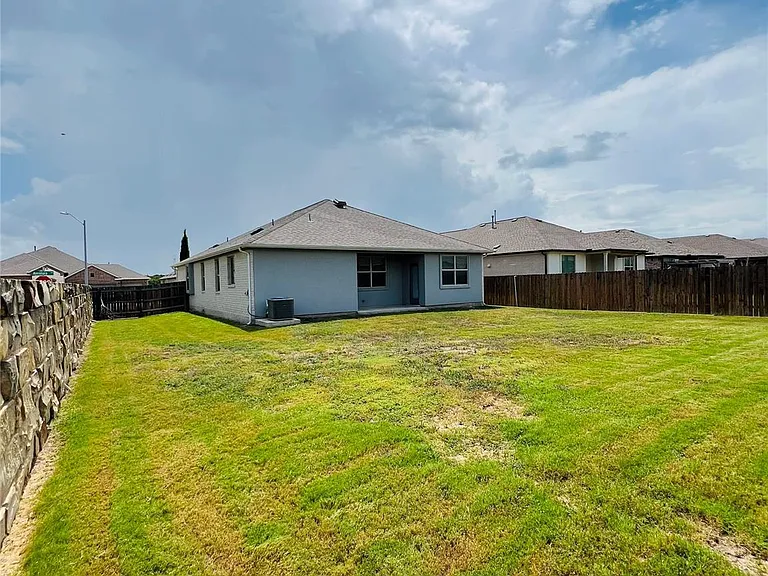 16901 Aventura Ave — Photo 24