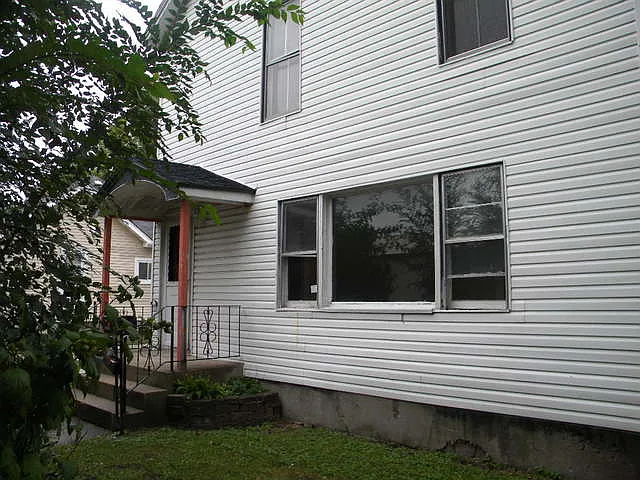 20 N Center St photo 1