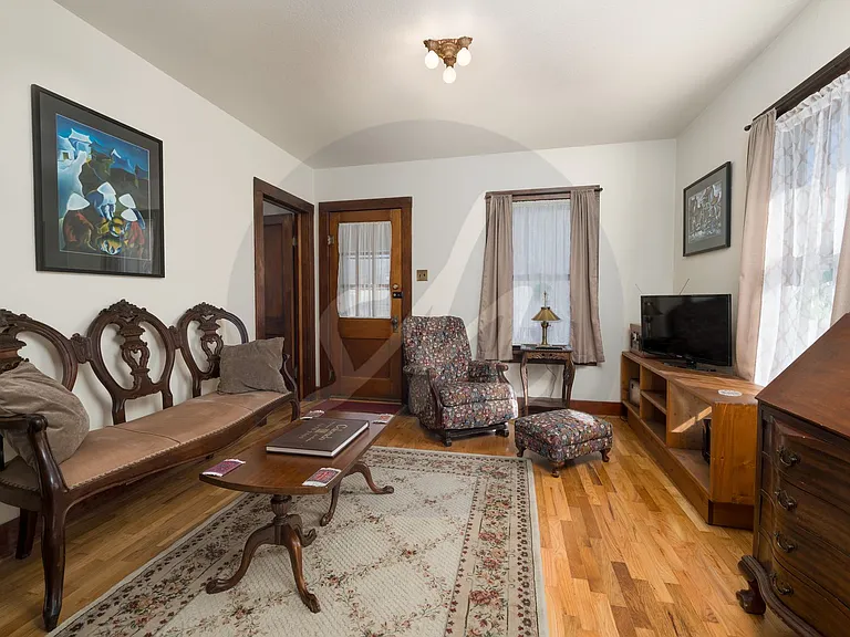 615 E Washington St — Photo 2