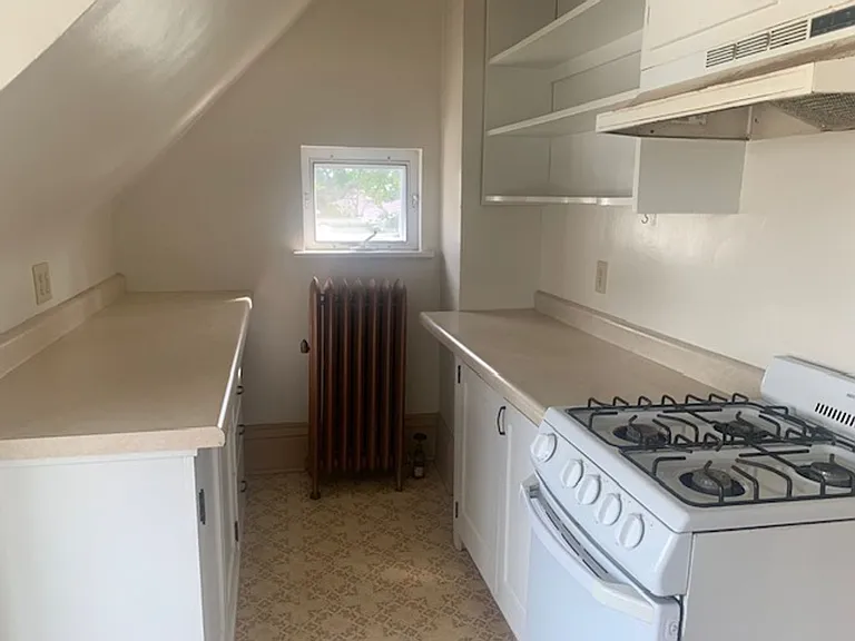 1635 Sherburne Ave — Photo 5