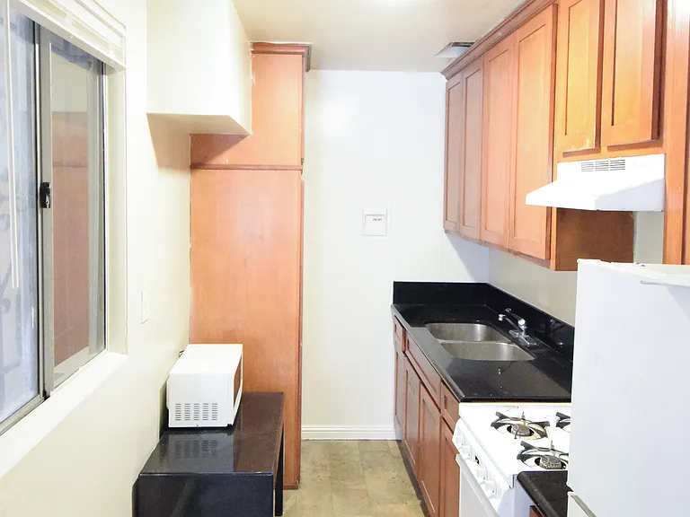 2618 Ellendale Pl. — Photo 48