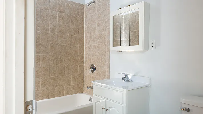 Rented by Nooklyn NYC LLC | media 18