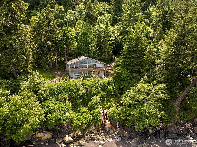 2nd image of 295 Raccoon Point Road