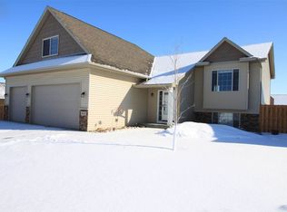 3020 10th St NW, Minot, ND 58703