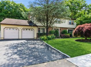 15 Glynn Ct, Parlin, NJ 08859