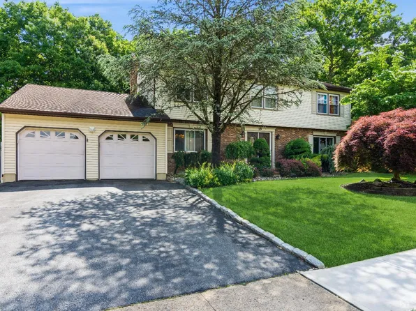15 Glynn Ct, Parlin, NJ 08859